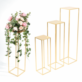 Set de 3 supports floraux en métal doré pour décoration élégante de mariage.