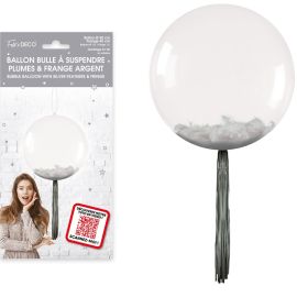 Ballon bulle transparent Ø 50 cm avec plumes blanches et franges argent, idéal pour une décoration élégante, à trouver sur Badaboum.fr.