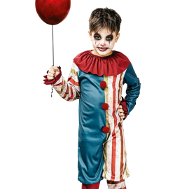 Petit garçon en costume de clown vintage avec combinaison multicolore et maquillage effrayant, tenant un ballon rouge pour Halloween.