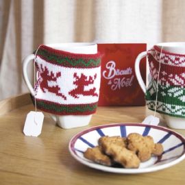 Nœud de Noël en velours rouge et or, parfait pour agrémenter vos décorations de fêtes. Taille 21 x 29 cm, idéal pour sapins, guirlandes et autres décorations de Noël. Disponible sur Badaboum.fr.