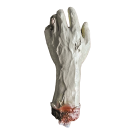 Main de zombie déchiquetée pas cher pour décoration halloween