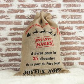 Lot de 16 serviettes en papier en forme de tête de Père Noël, 3 plis, avec des détails dorés, dimensions 32x27 cm. Parfaites pour la décoration de table lors des fêtes de Noël.