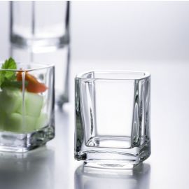 Verrine plastique cubique et transparente, vaisselle jetable pour les arts  de la table.