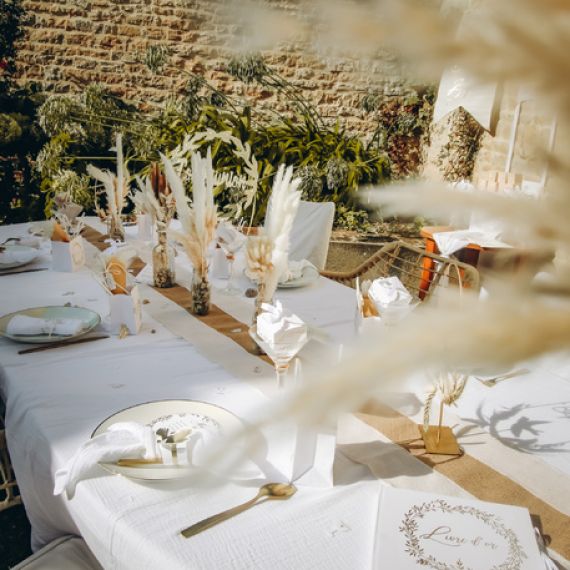 Chemin de table en vrai toile de jute naturel et Blanc, decoration mariage  - Badaboum