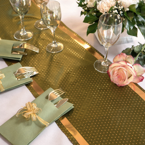Chemin de table satin vert sauge 3m - Decoration mariage moderne - Badaboum